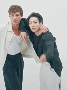Left And Right Imagen de portada