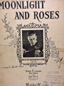 Moonlight And Roses Pochette