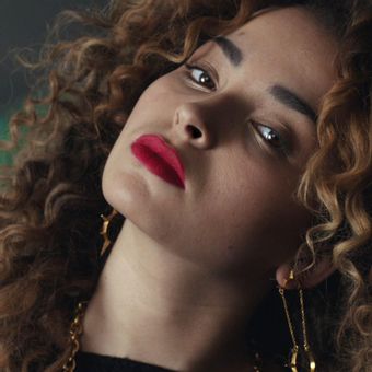 Ella Eyre